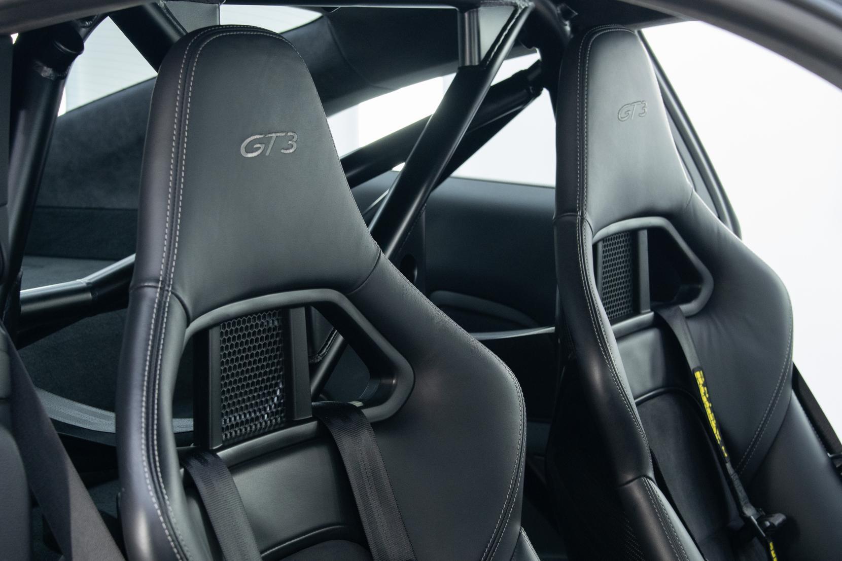 Porsche 911 view 8