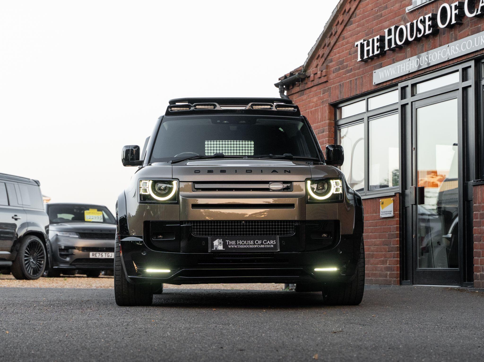 Land Rover Defender 90 view 2