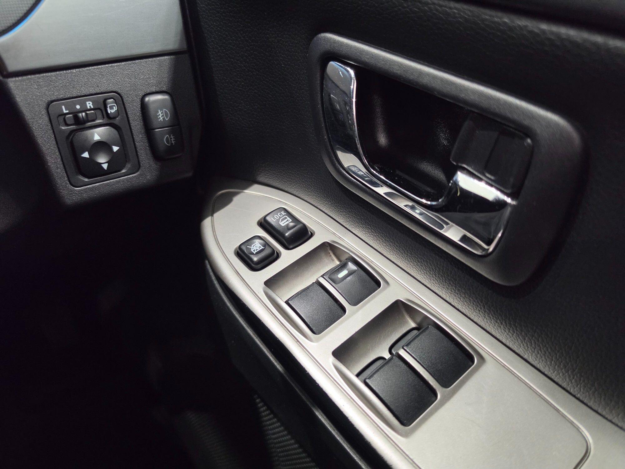 Mitsubishi Shogun view 40