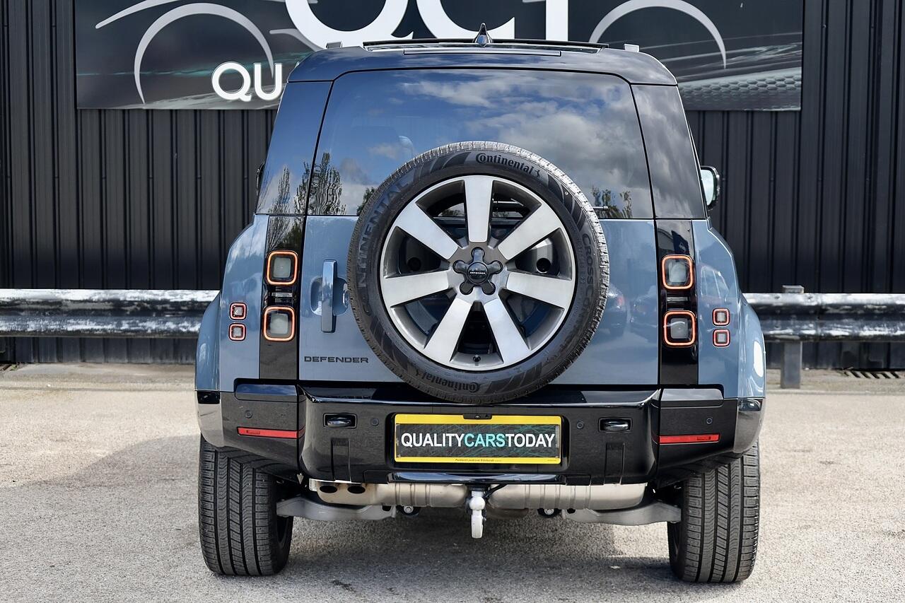 Land Rover Defender 110 view 5