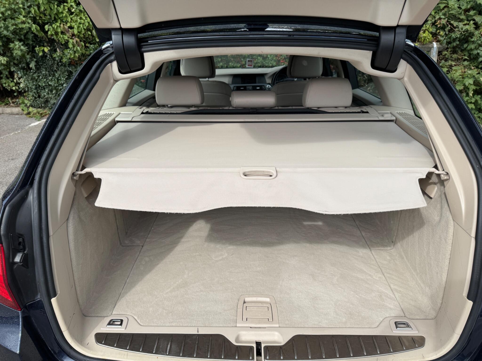 BMW 5 Series view 47