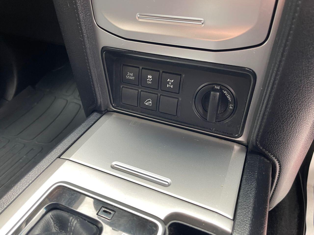 Toyota Land Cruiser view 17