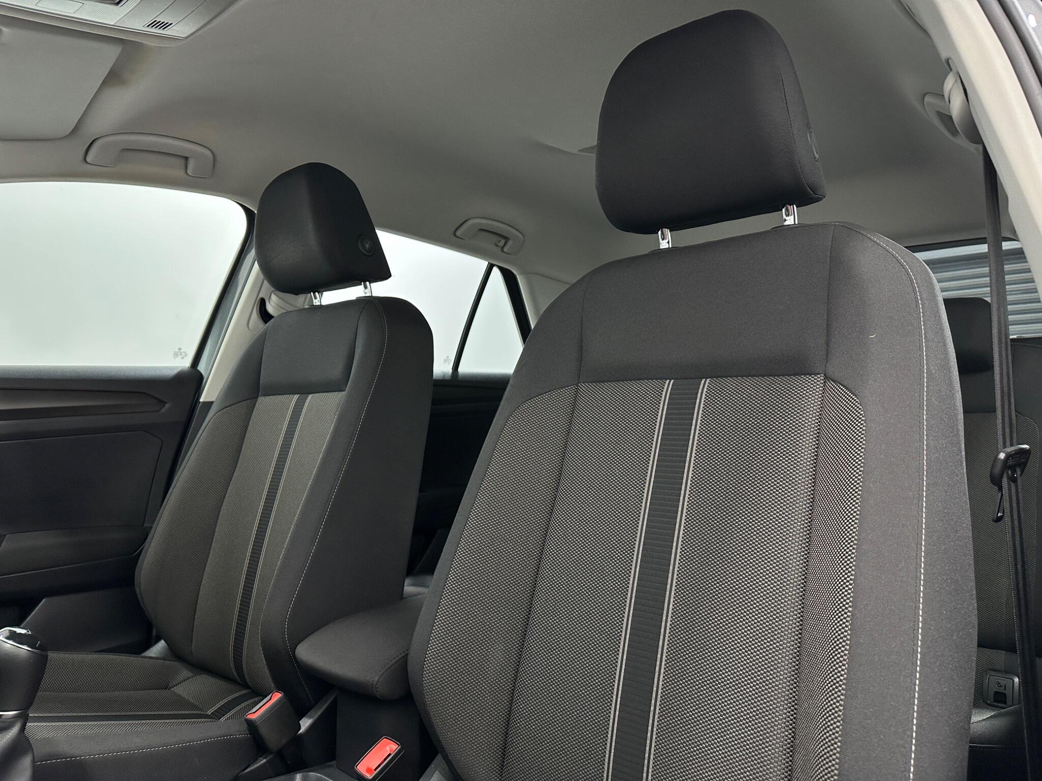 Volkswagen T-Roc view 35