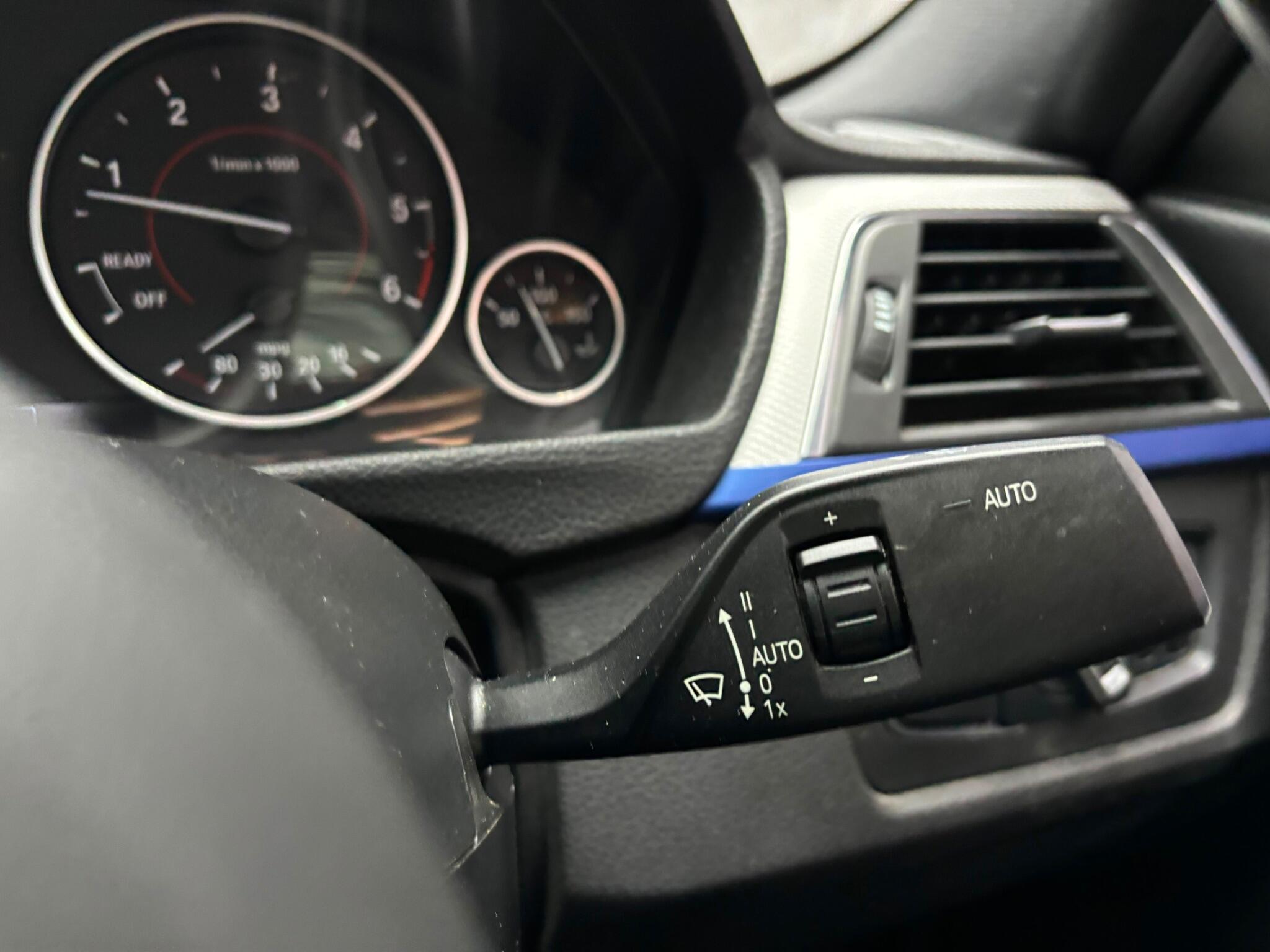 BMW 3 Series view 24