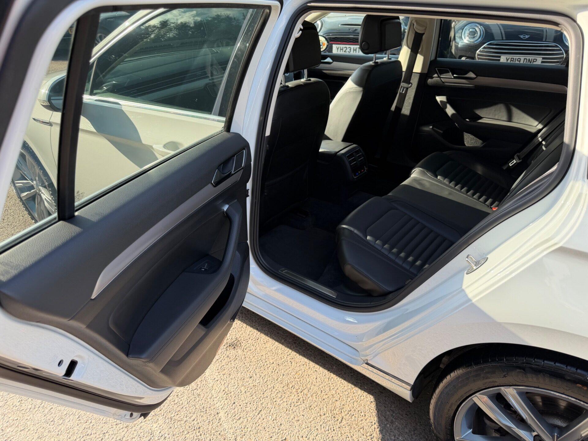 Volkswagen Passat view 27