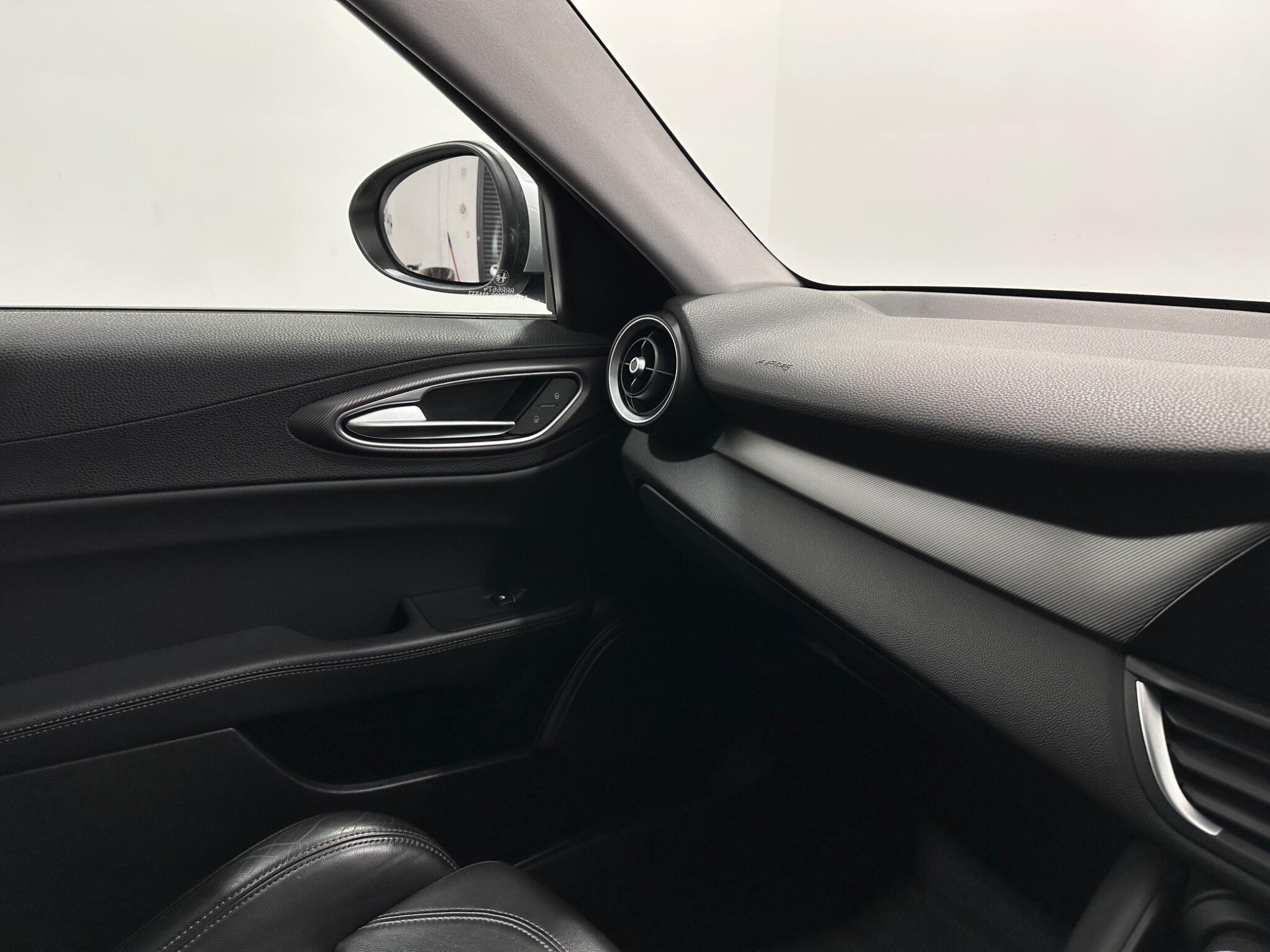 Alfa Romeo Giulia view 26