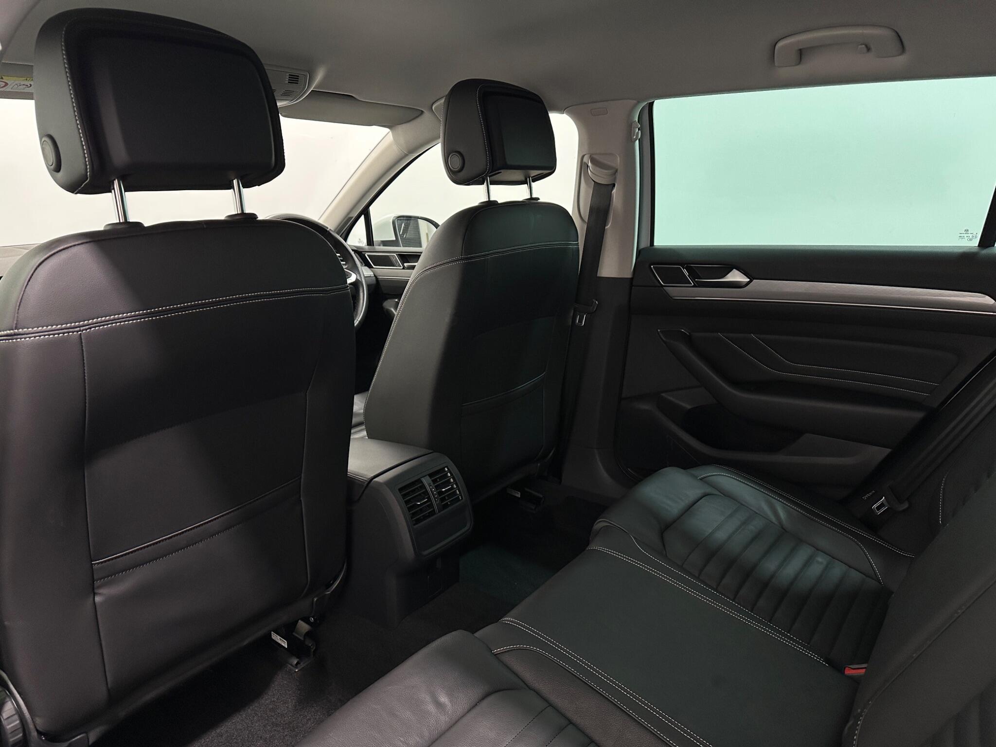 Volkswagen Passat view 38