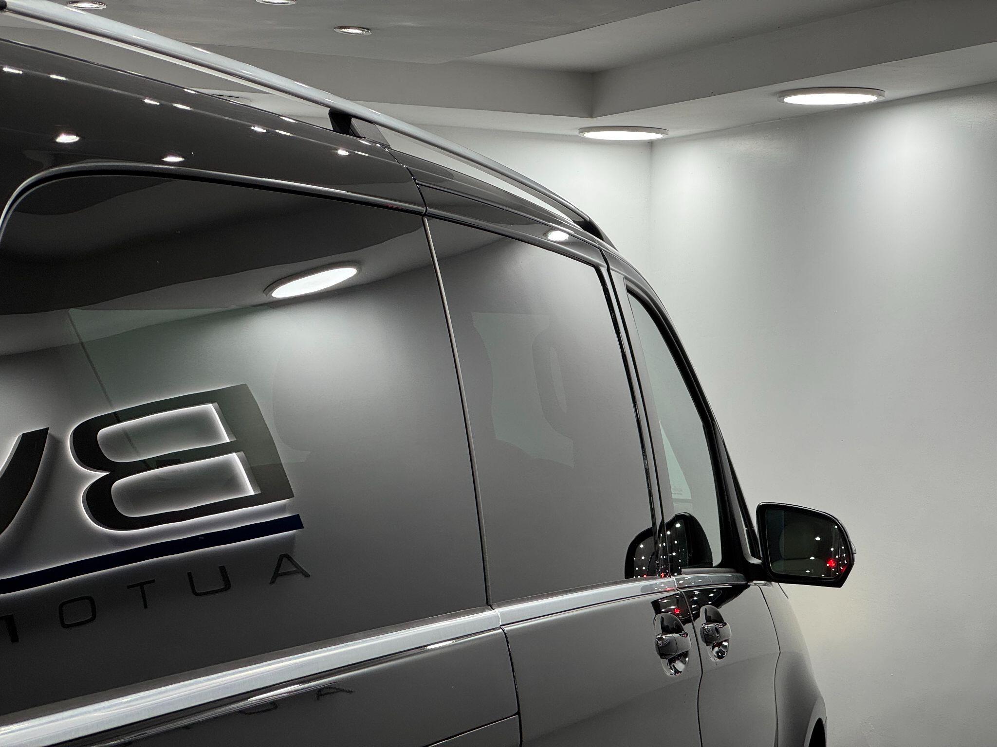 Mercedes-Benz V-Class view 24