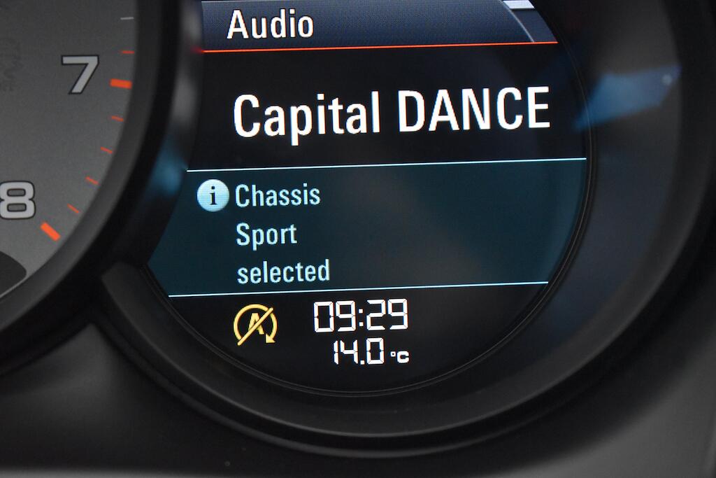 Porsche Macan view 75