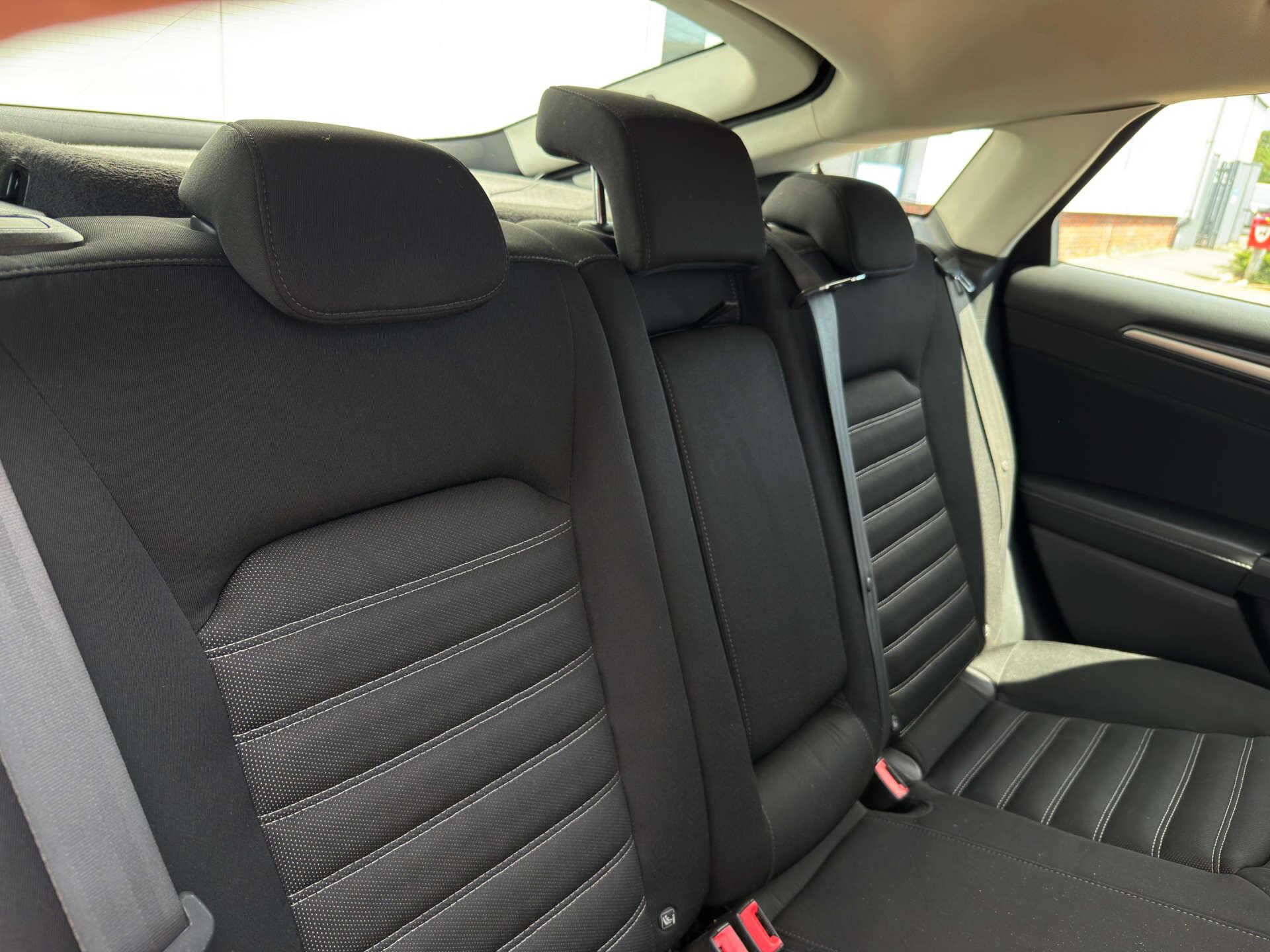 Ford Mondeo view 13