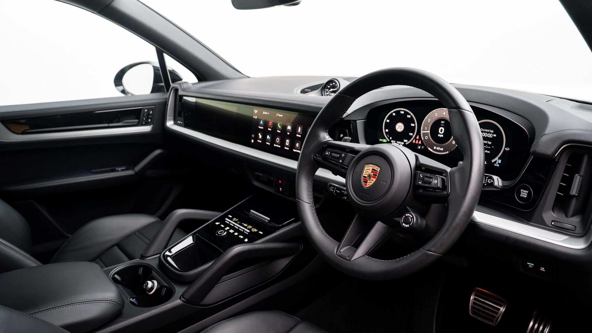 Porsche Cayenne view 41