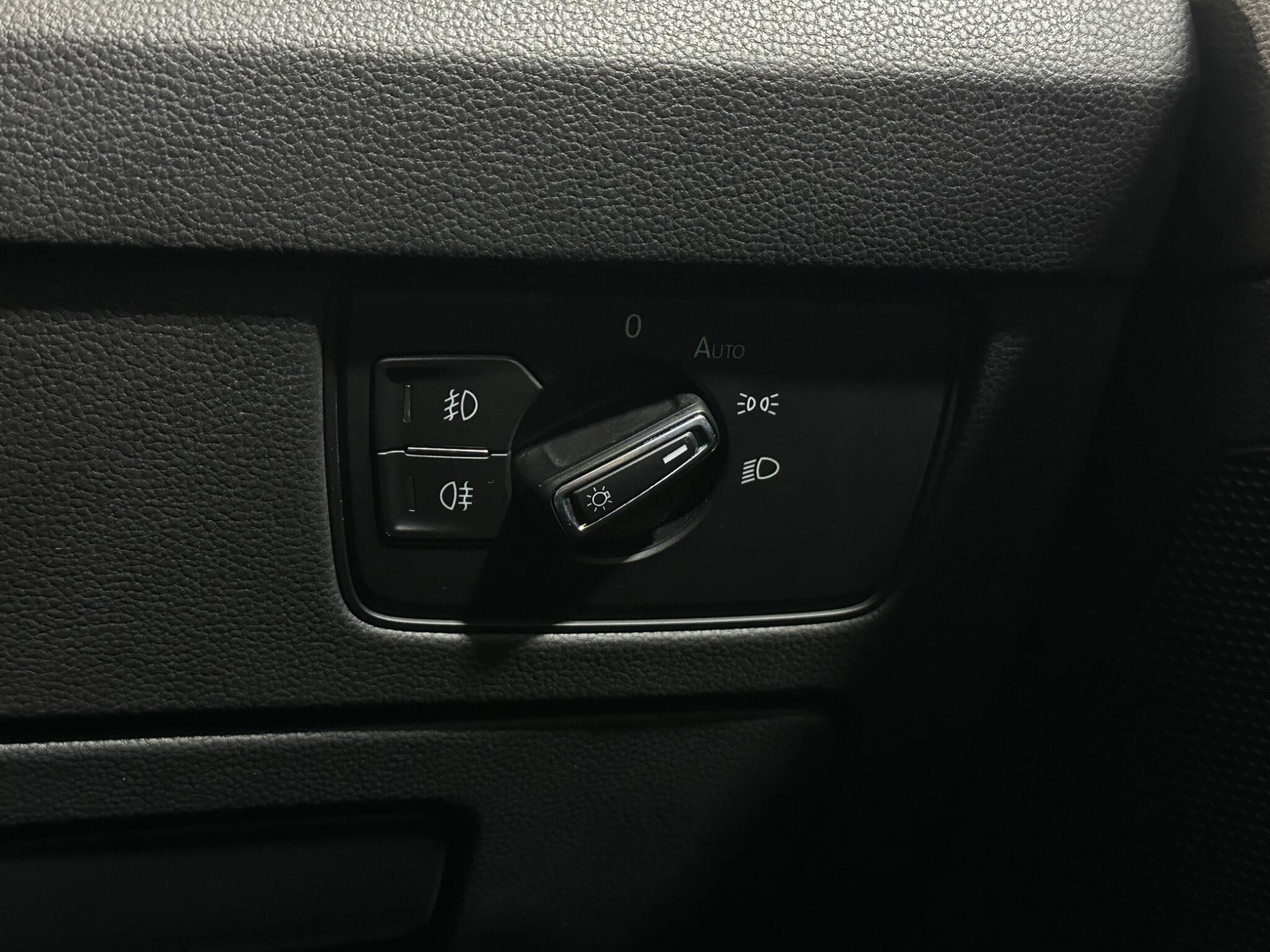 Volkswagen Passat view 17