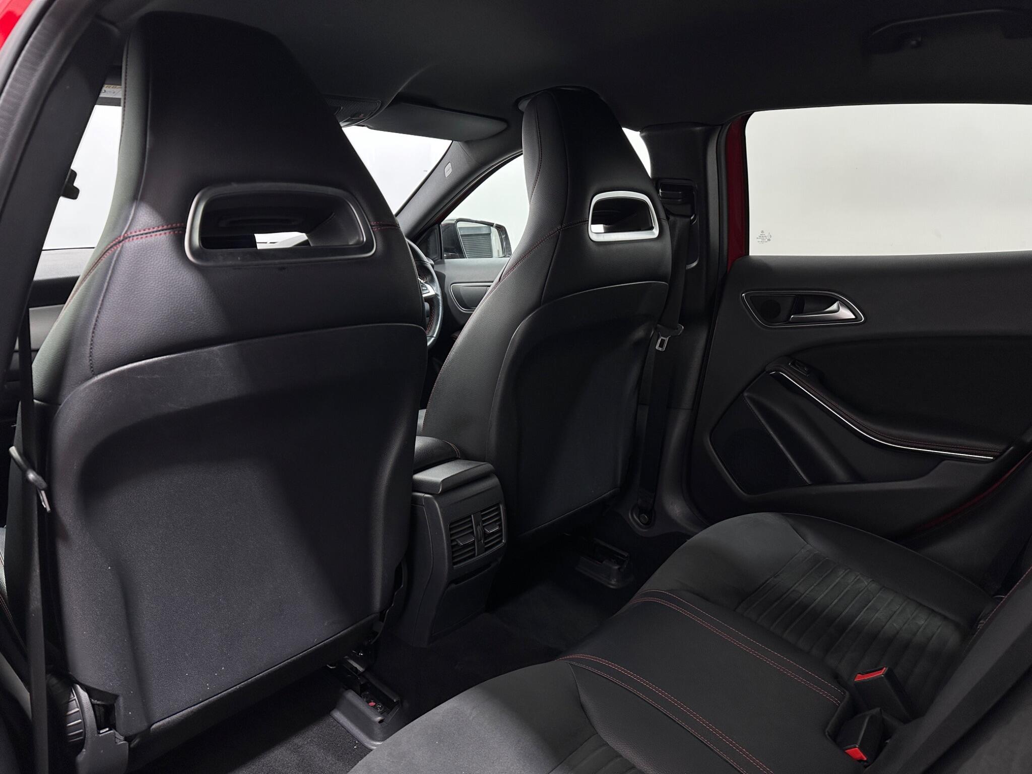 Mercedes-Benz Gla view 39