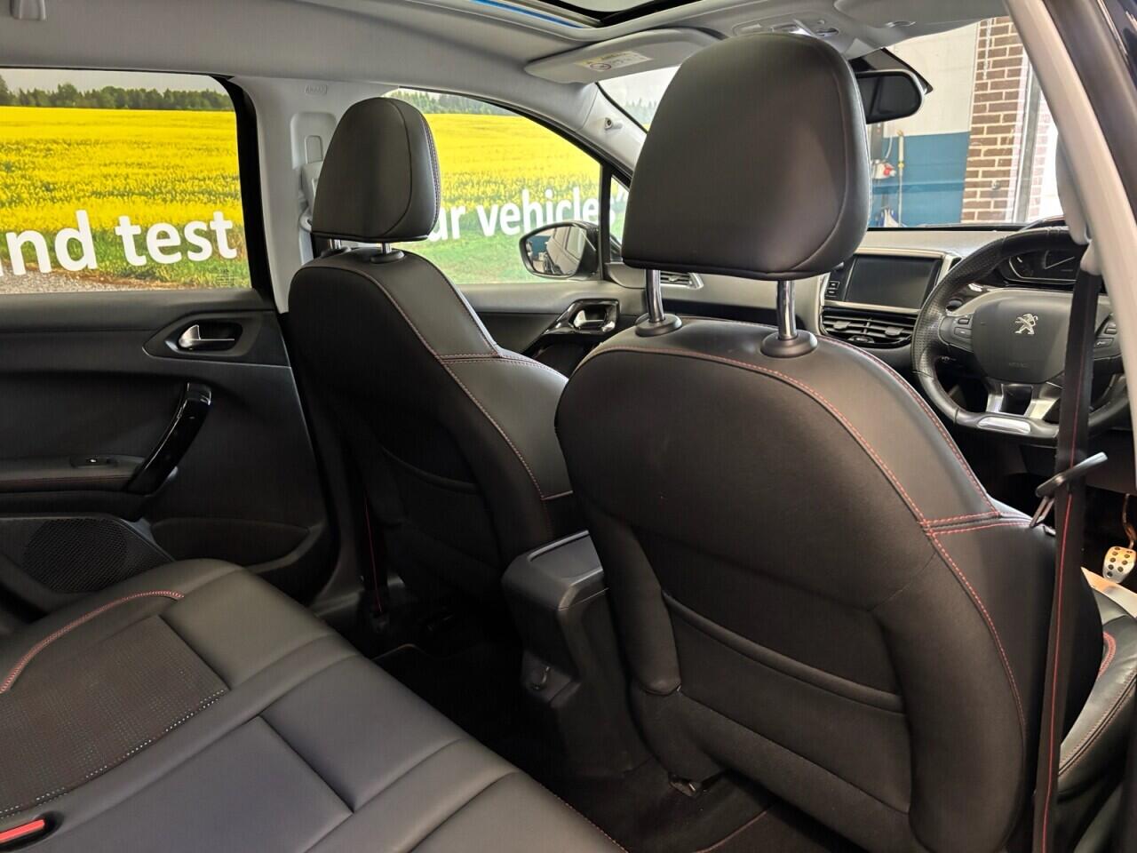 Peugeot 2008 view 18