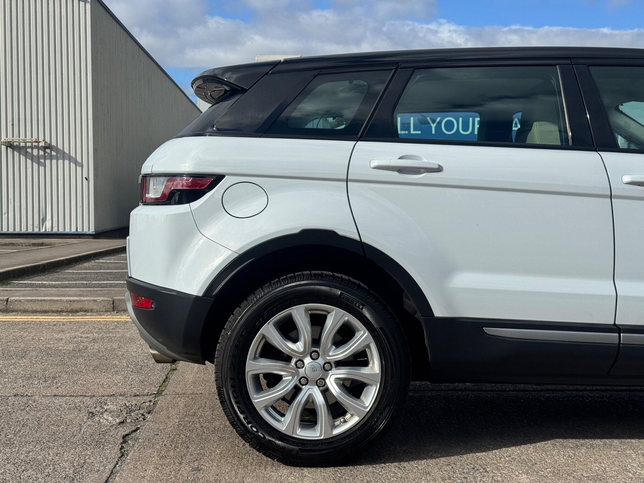 Land Rover Range Rover Evoque view 39