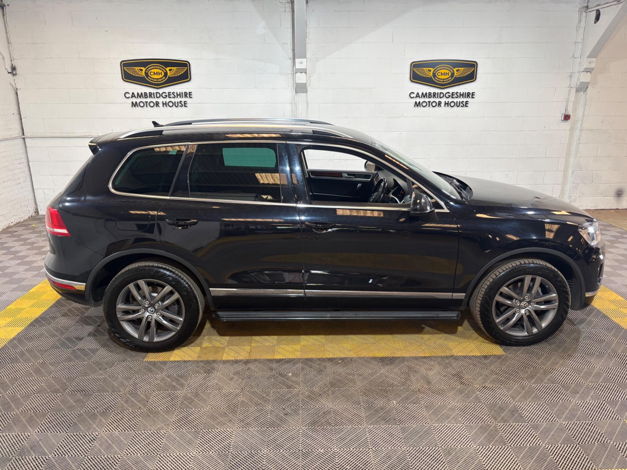 Volkswagen Touareg view 18