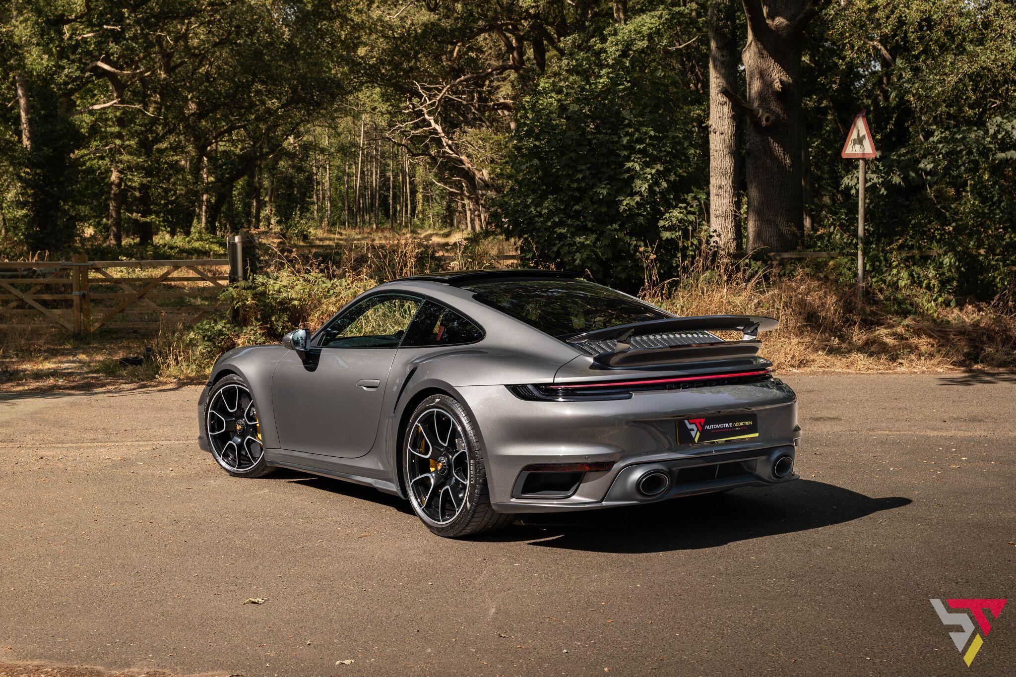 Porsche 911 view 3