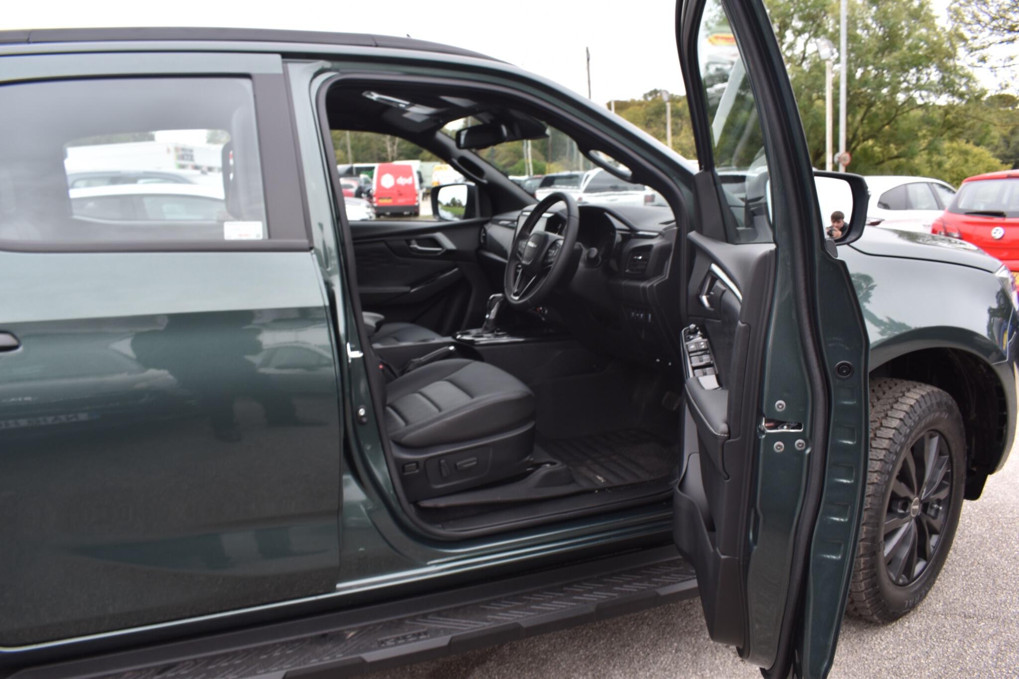 D-Max - 1.9 TD V-Cross Huntsman Auto 4WD Euro 6 - Image 6