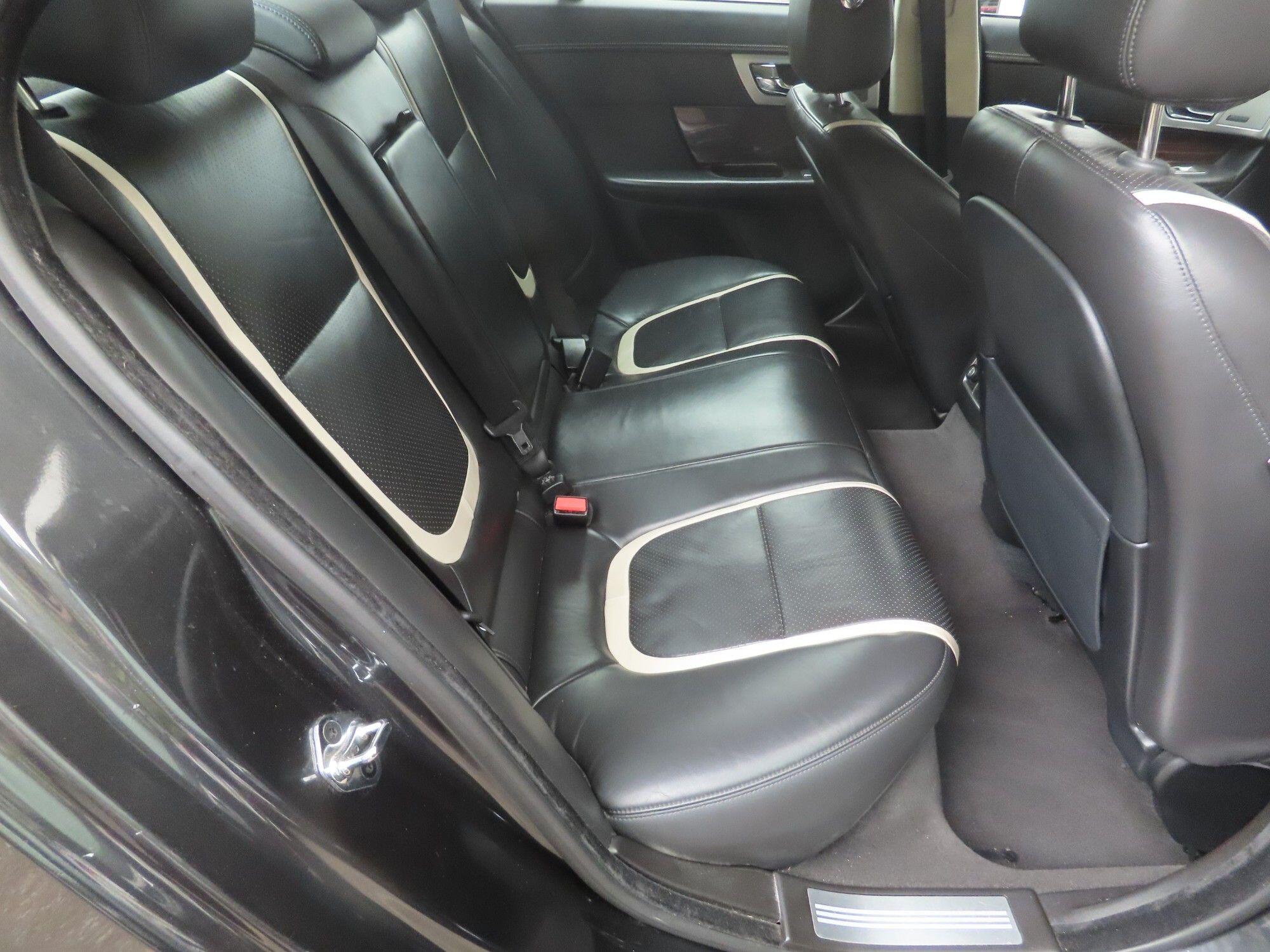 Jaguar XF view 4