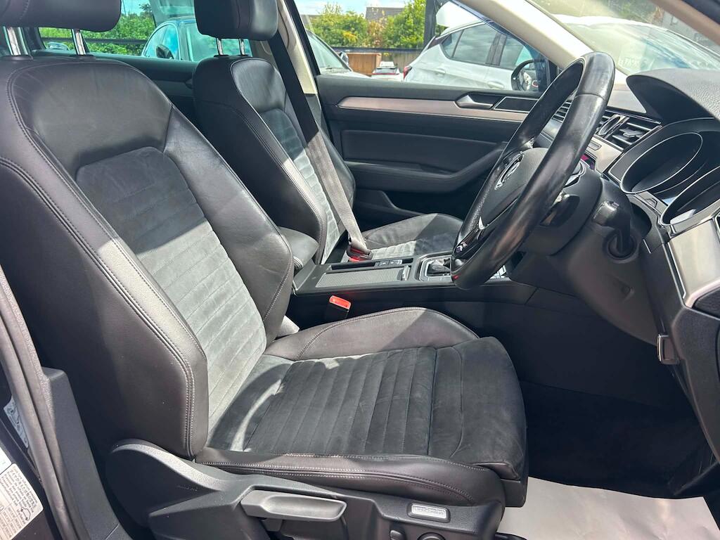 Volkswagen Passat view 11