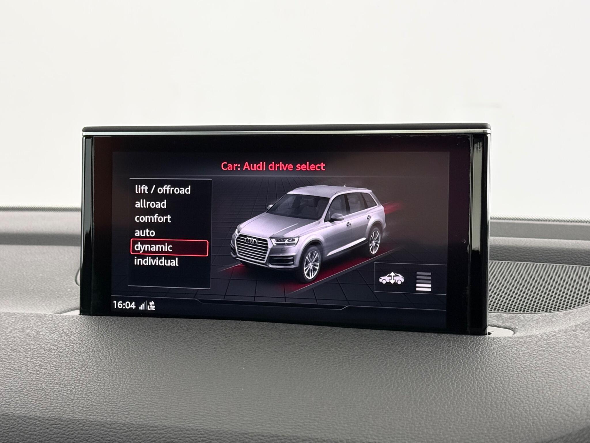 Audi Q7 view 30