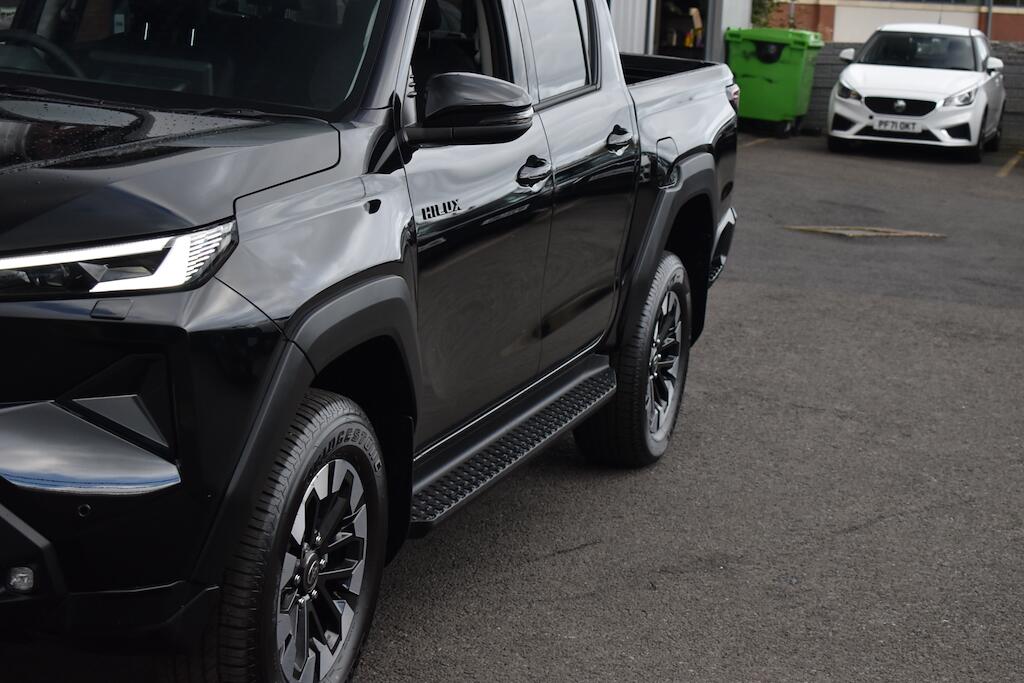 Toyota Hilux view 23
