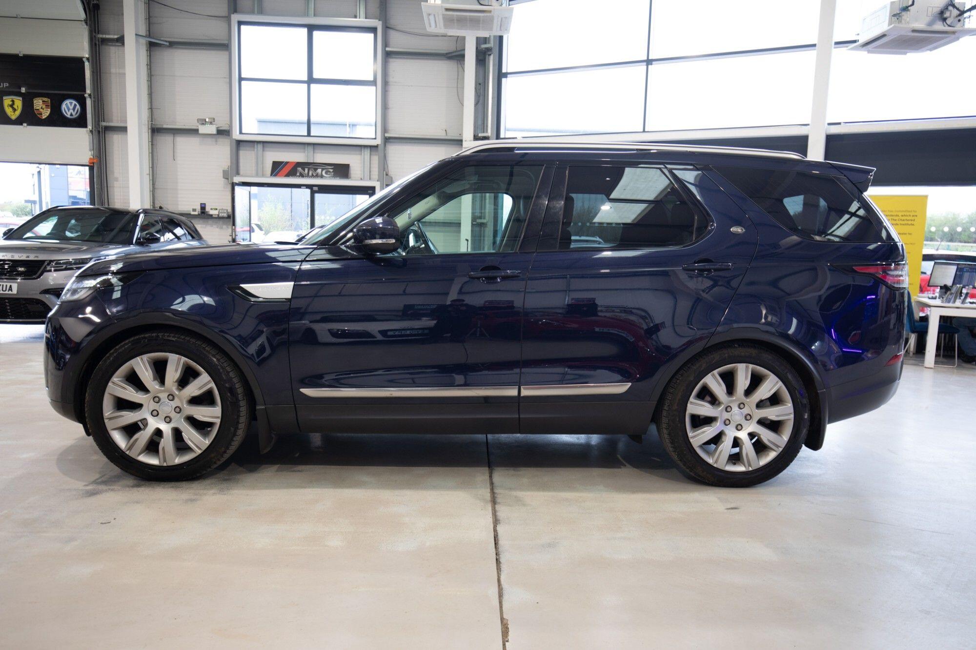 Land Rover Discovery view 11