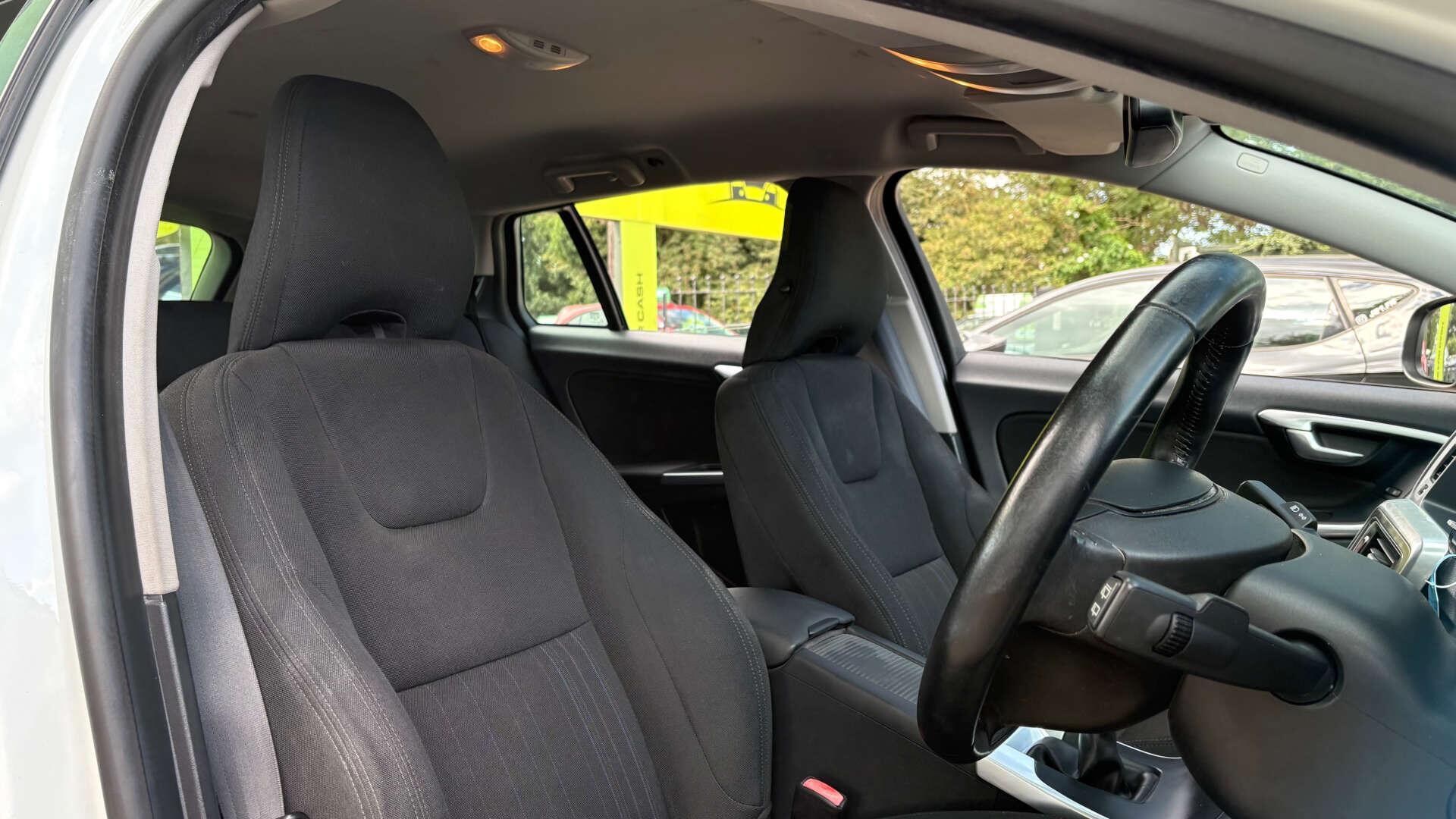 Volvo V60 view 8