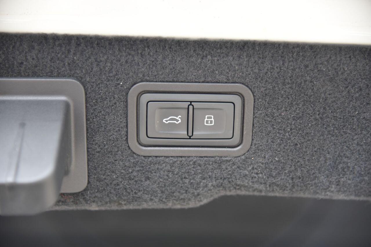 Audi A8 view 62