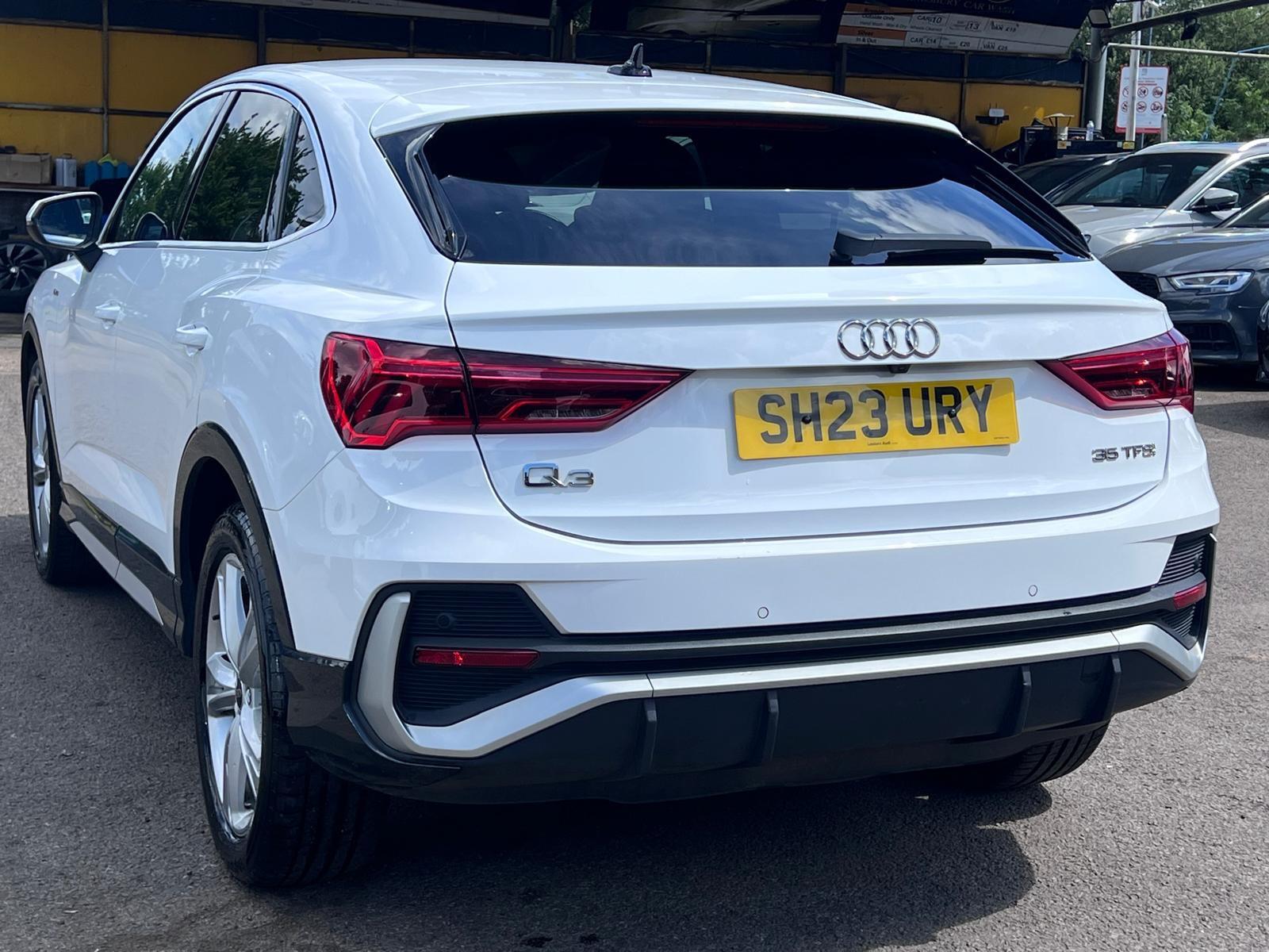 Audi Q3 view 11