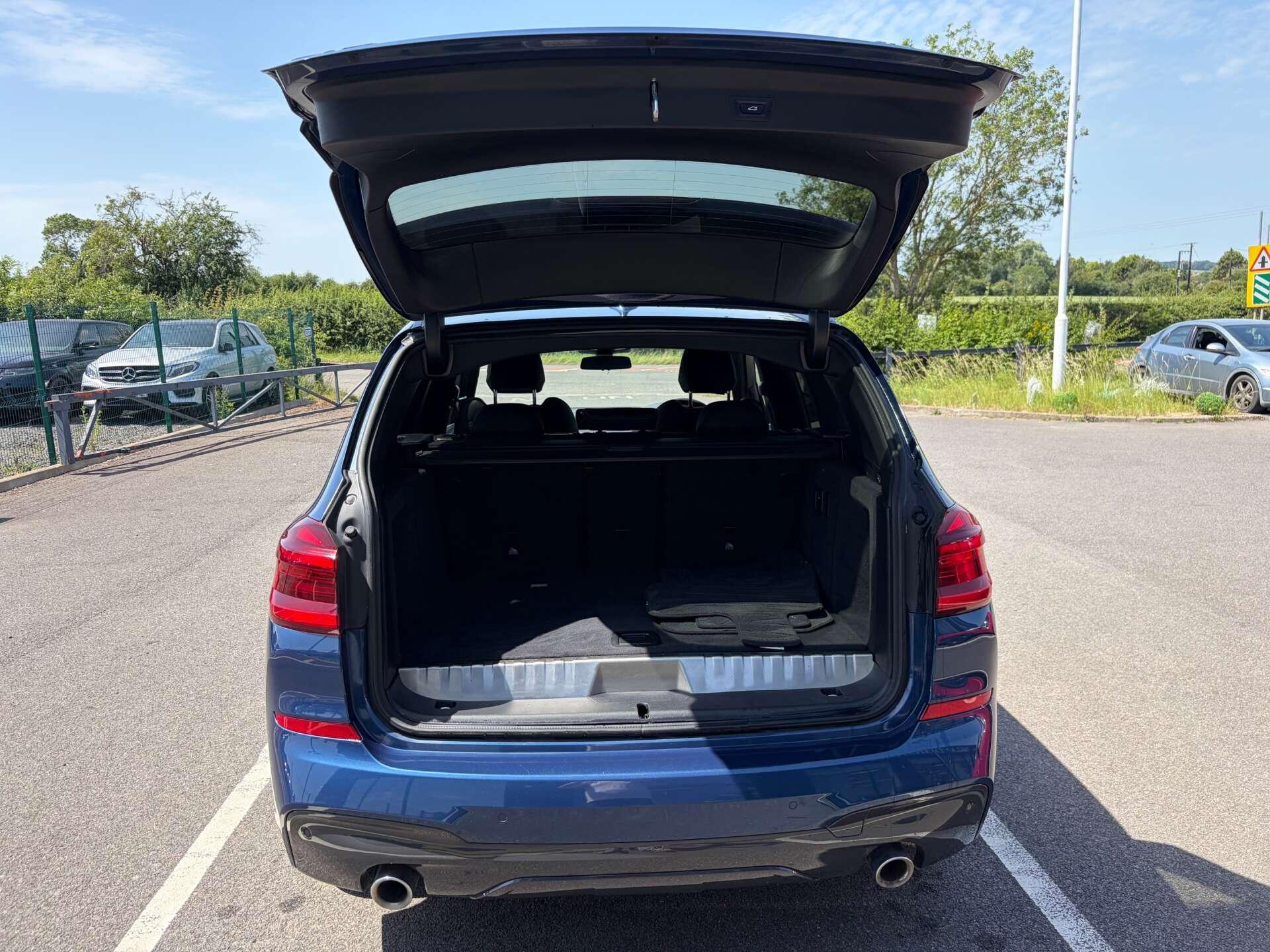 BMW X3 view 24