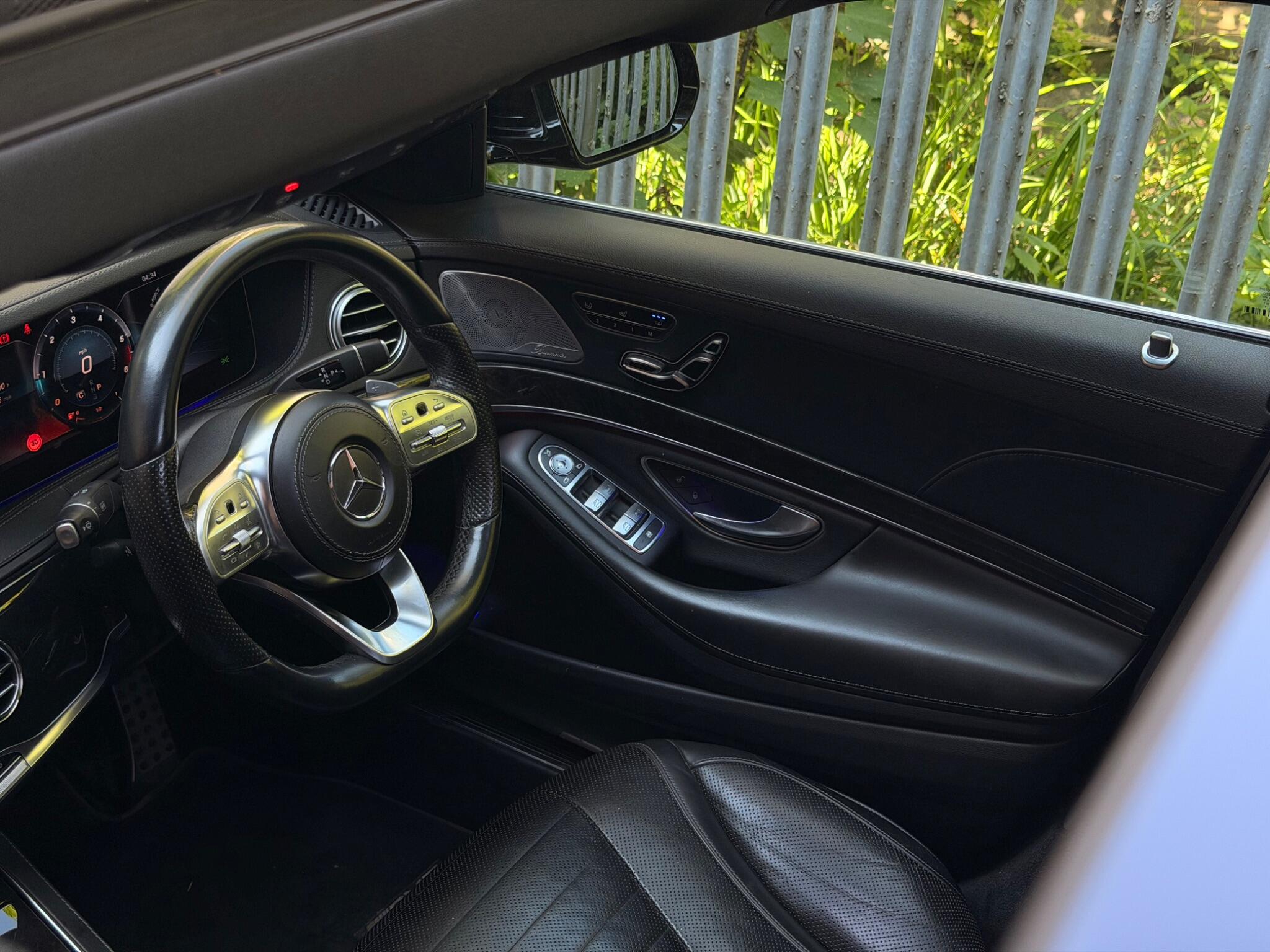 Mercedes-Benz S-Class view 16