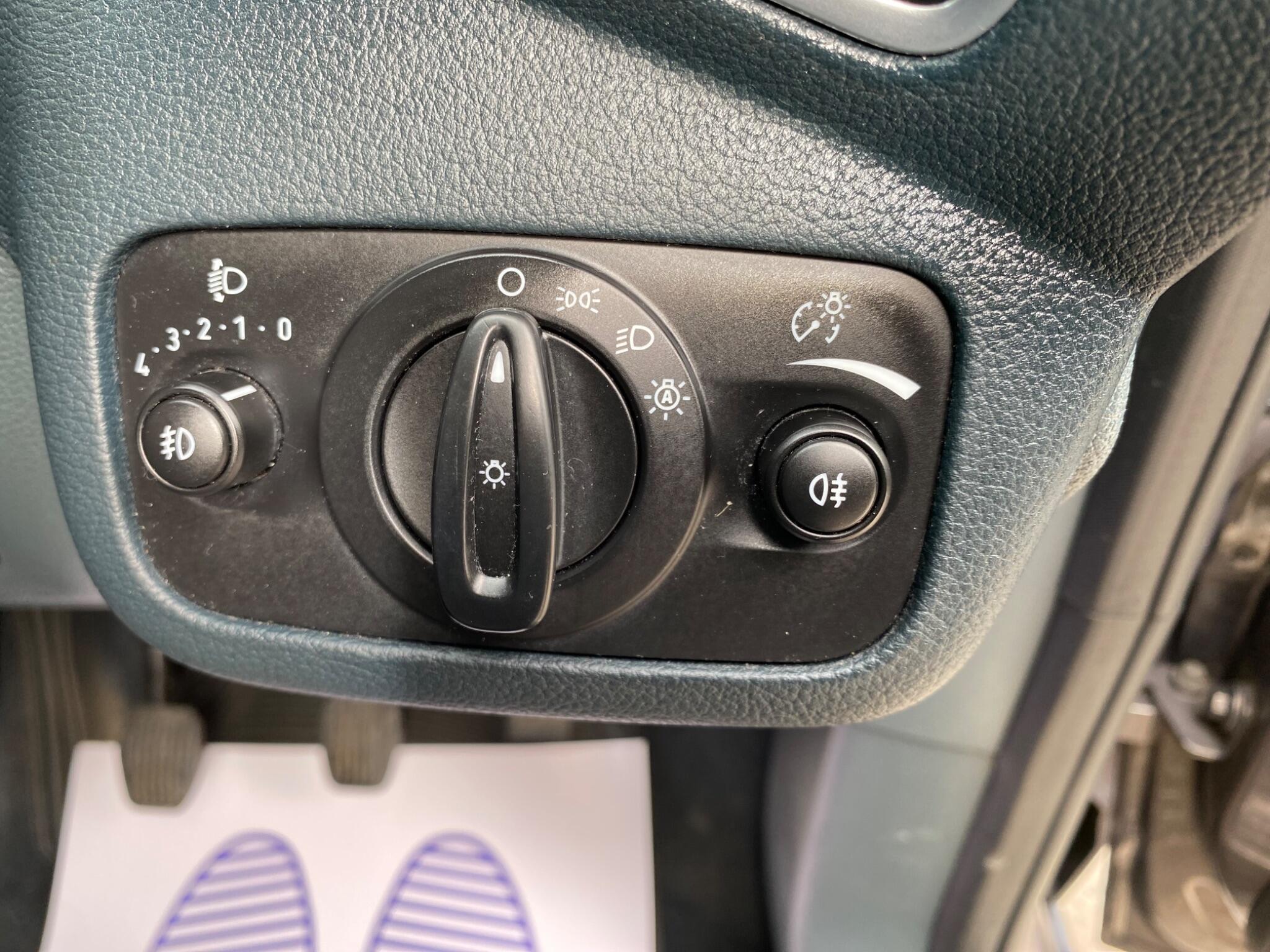 Ford Grand C-Max view 31