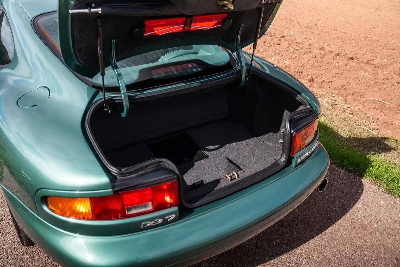 Aston Martin DB7 view 42
