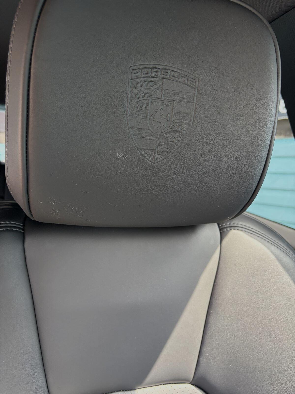Porsche Macan view 11