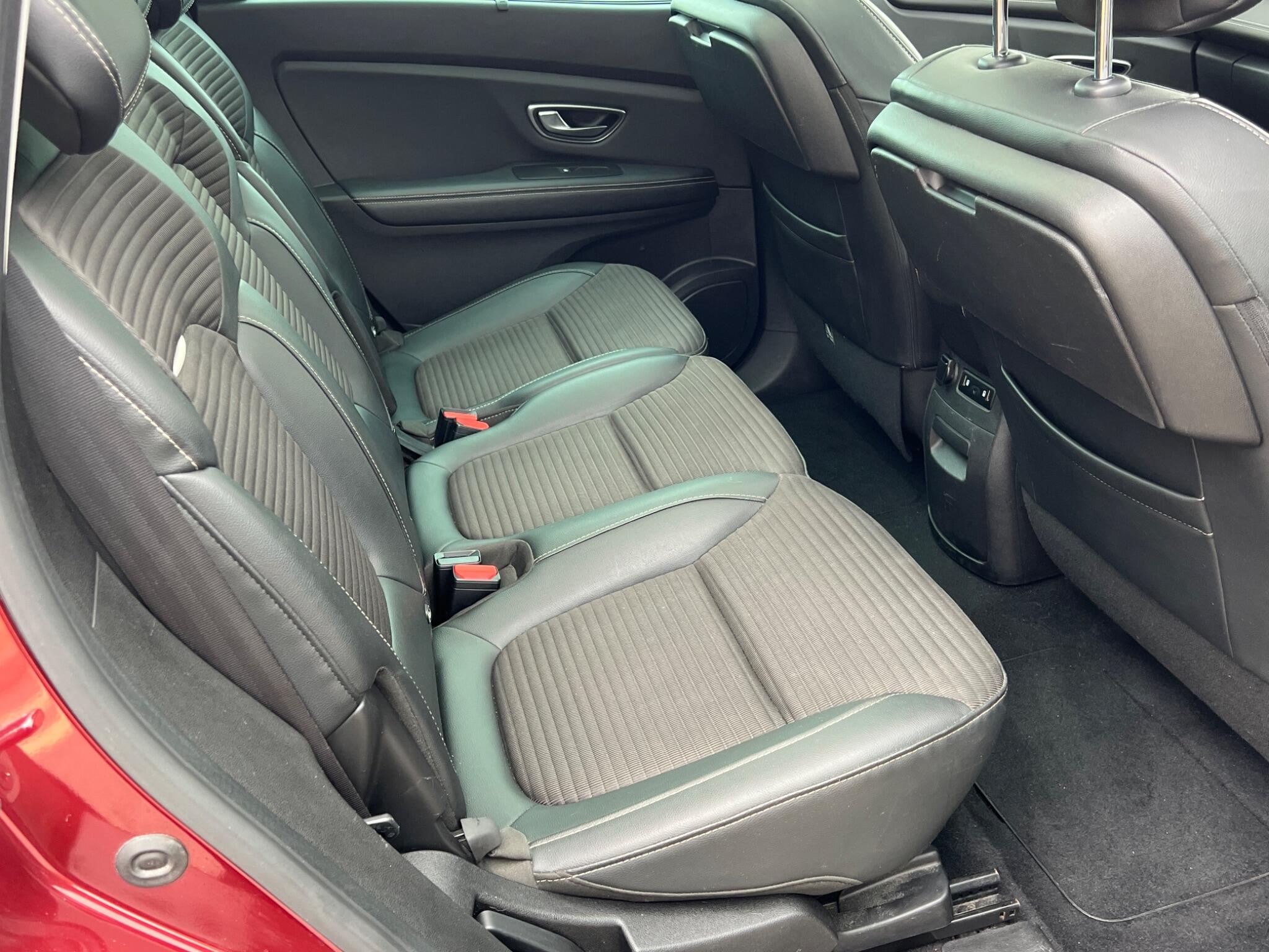 Renault Grand Scenic view 25