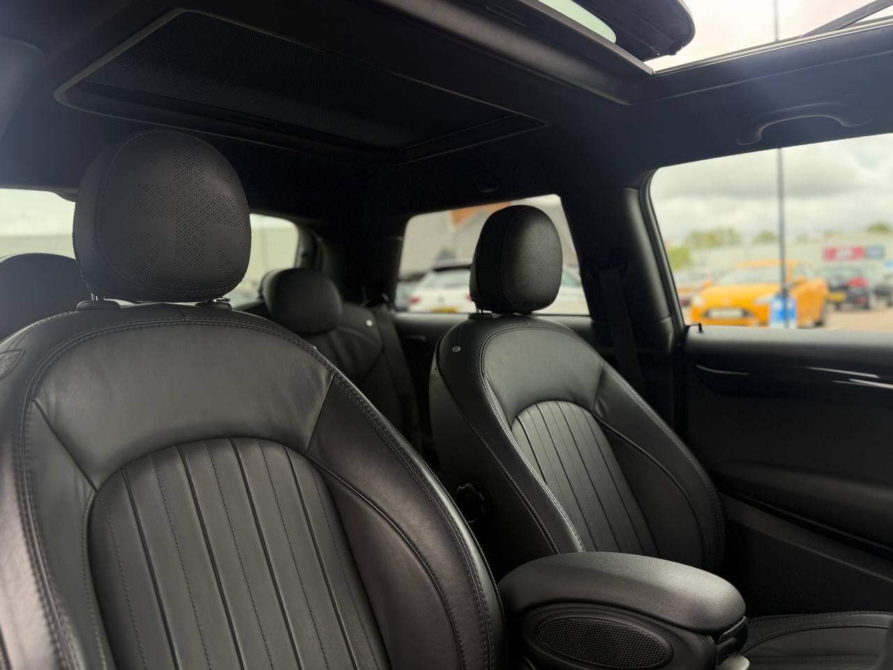 Mini Cooper view 13