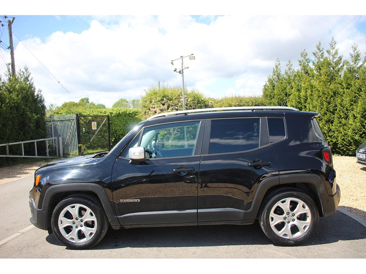 Jeep Renegade view 9