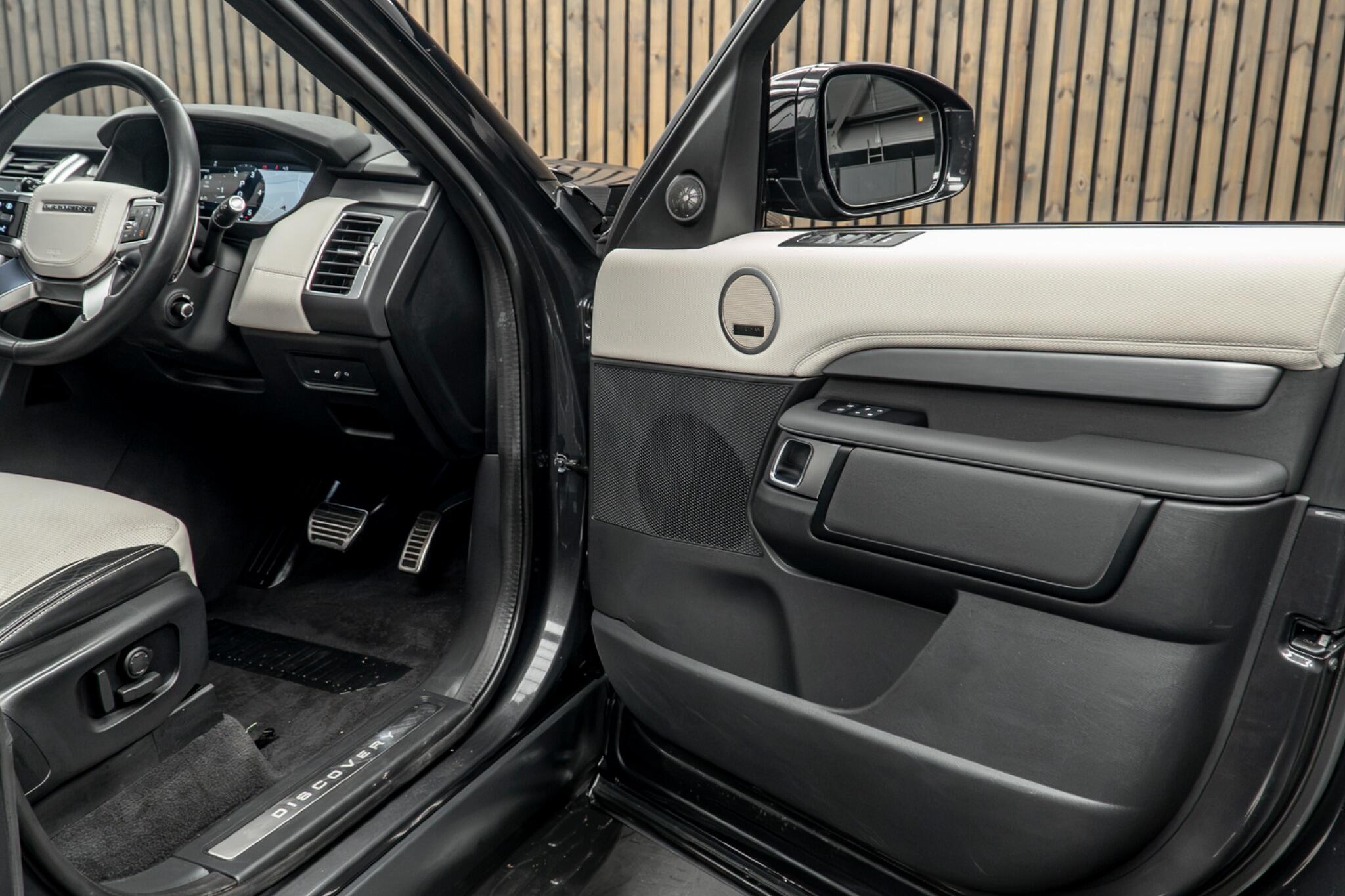 Land Rover Discovery view 31