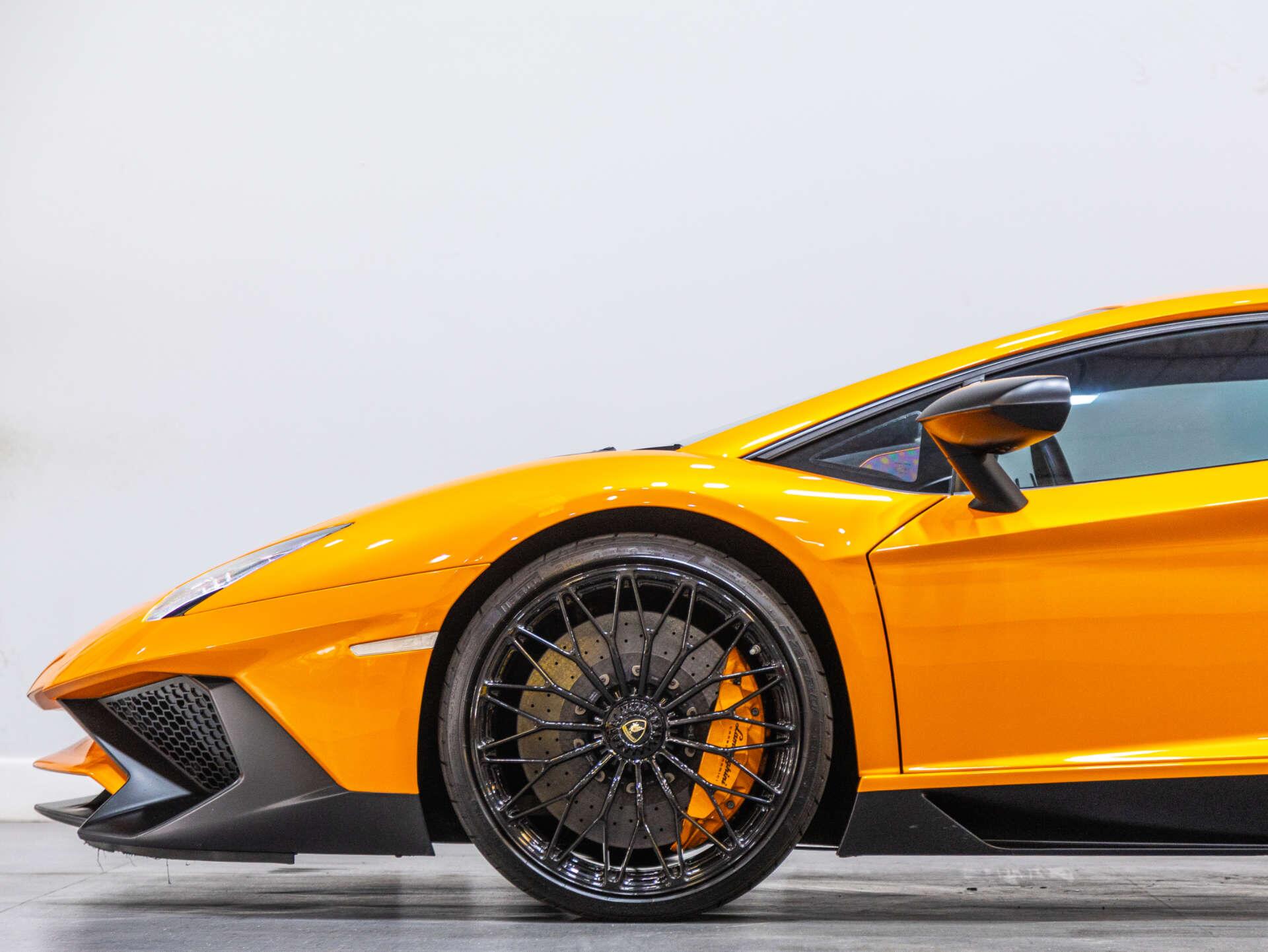 Lamborghini Aventador view 26