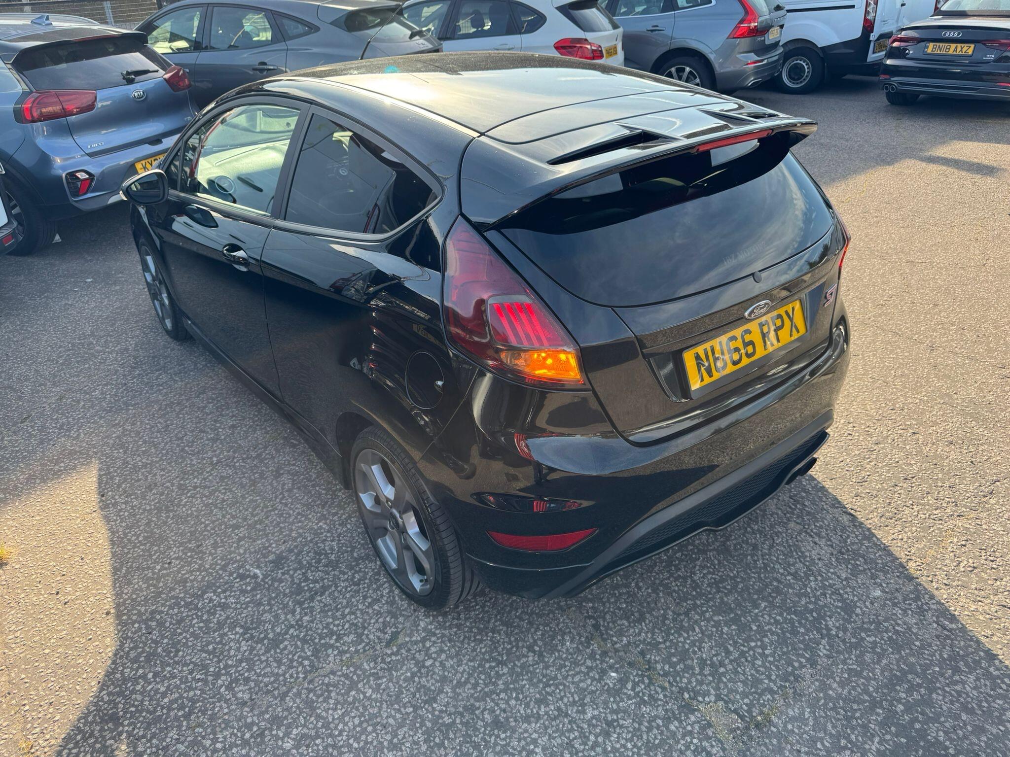 Ford Fiesta view 9