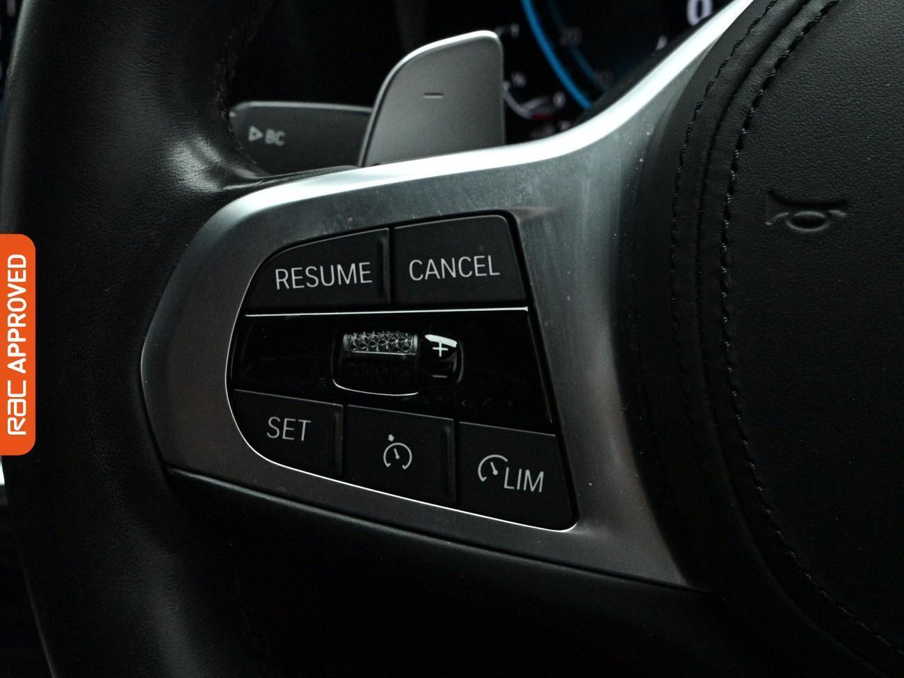 BMW 3 Series view 24