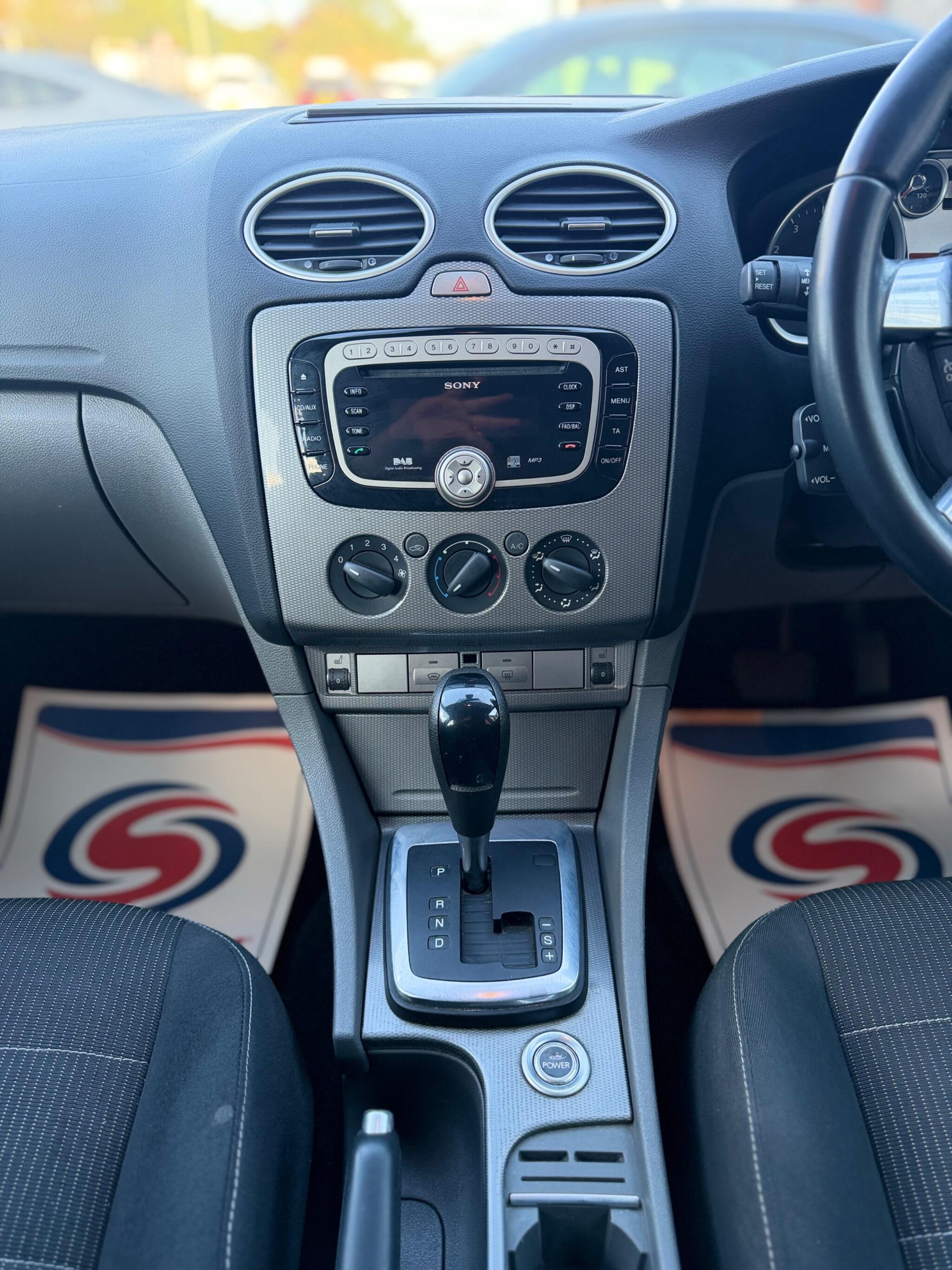 Ford Focus view 21