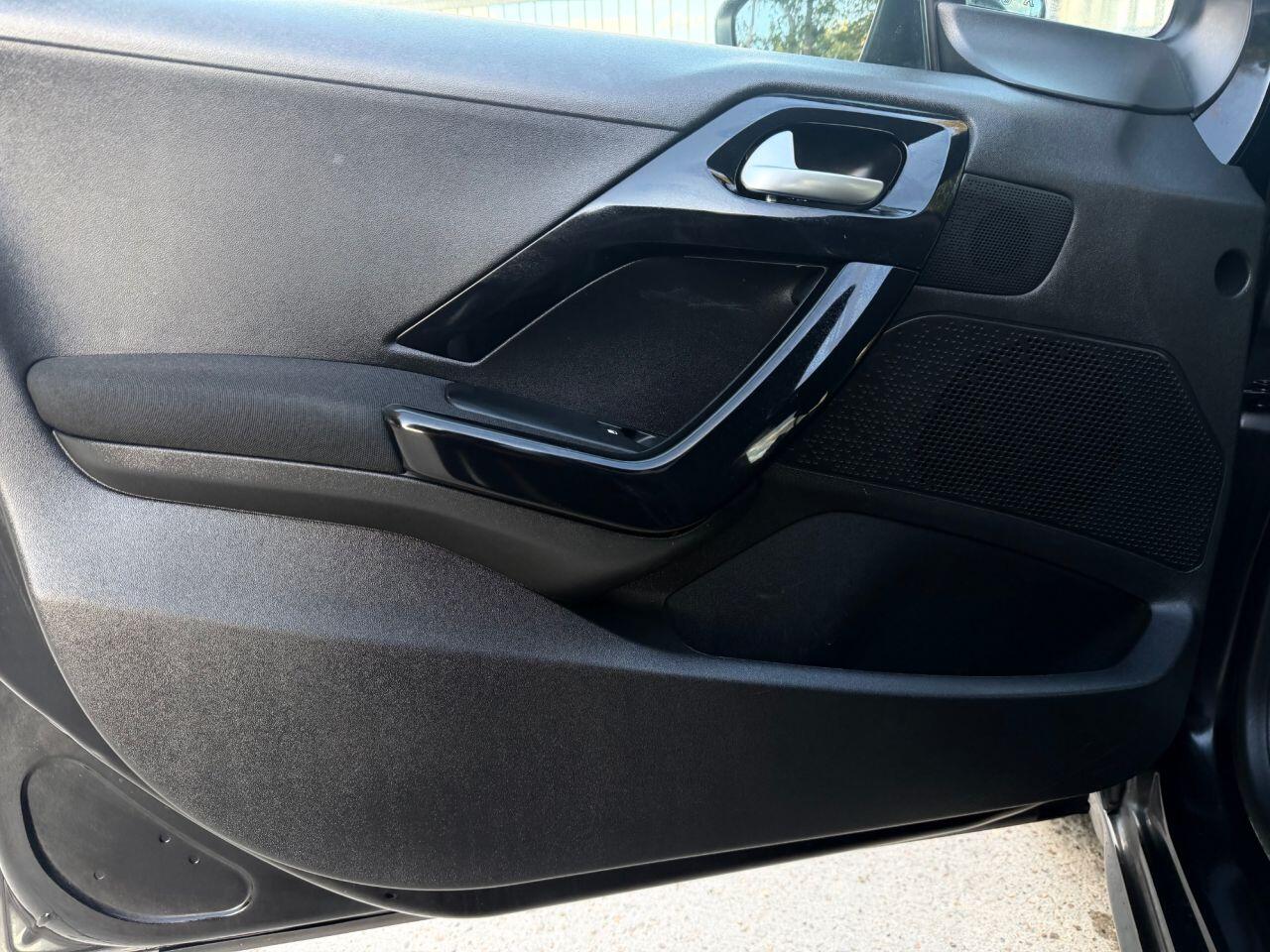 Peugeot 208 view 21