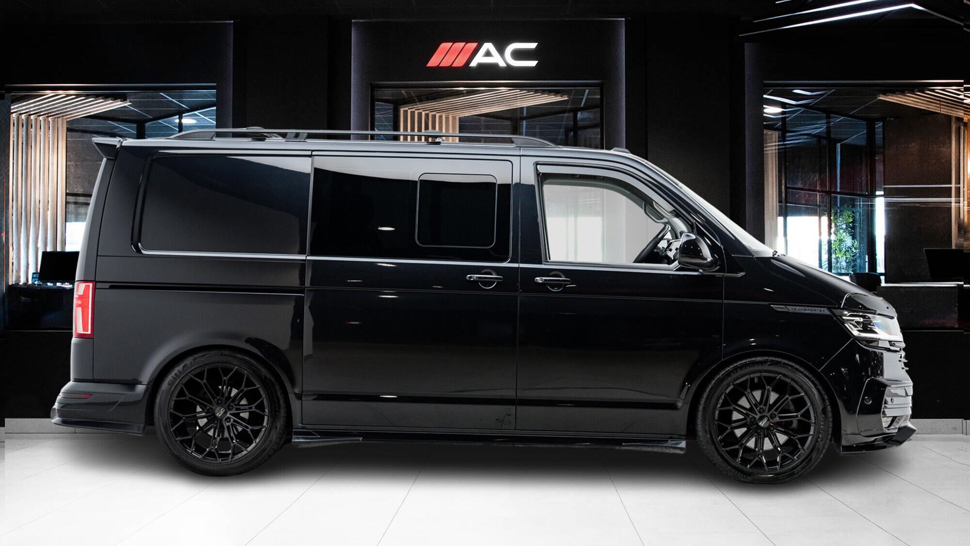 Volkswagen Transporter view 3