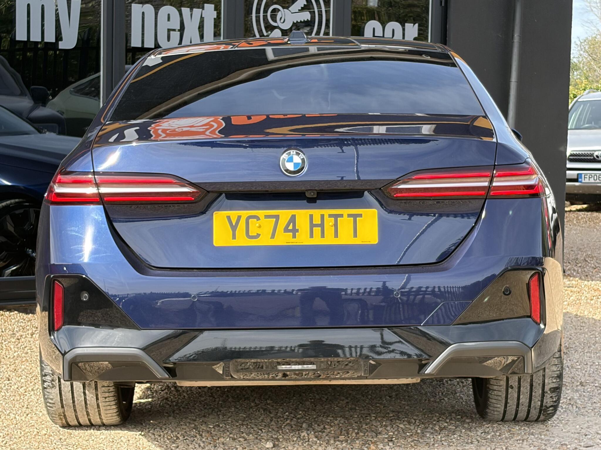 BMW 5 Series view 12