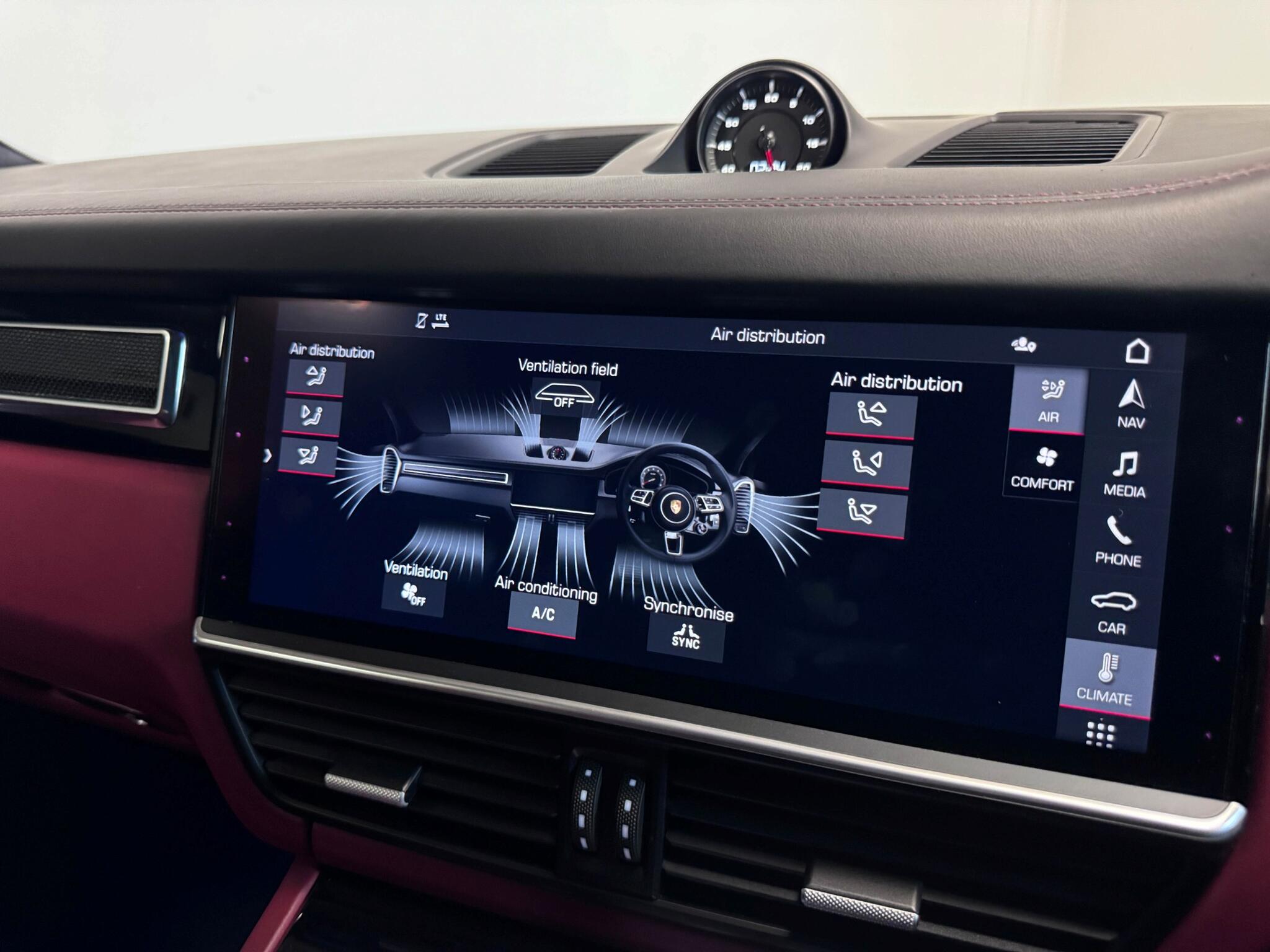 Porsche Cayenne view 70