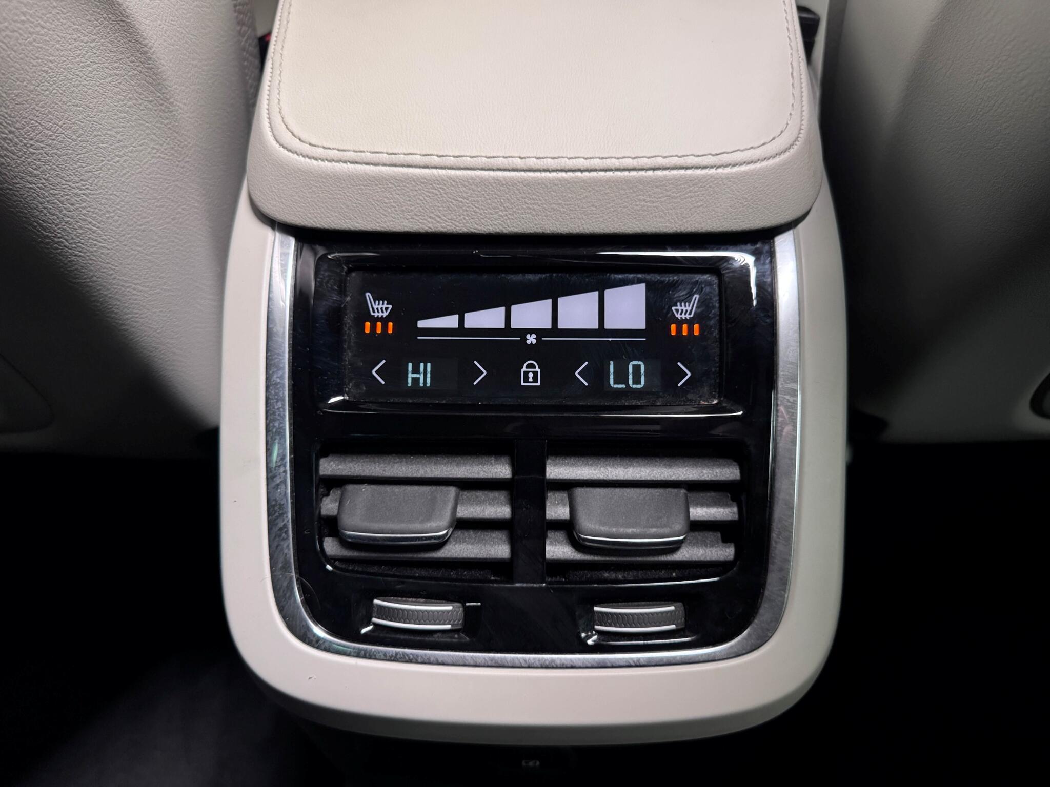 Volvo XC90 view 23