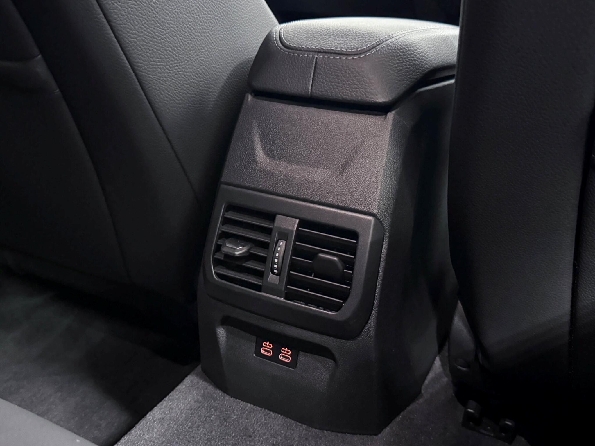 BMW 1 Series view 11
