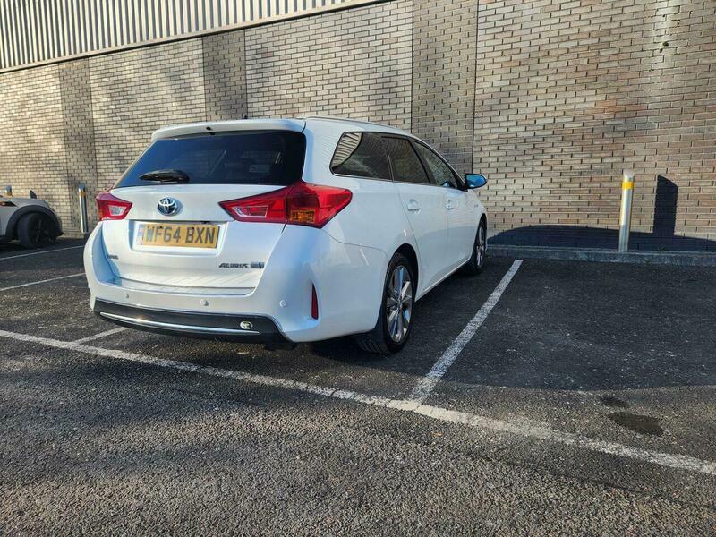 2014 Toyota Auris 1.8 VVT-h Excel Touring Sports CVT Euro 5 (s/s) 5dr • 104,000 miles image 6